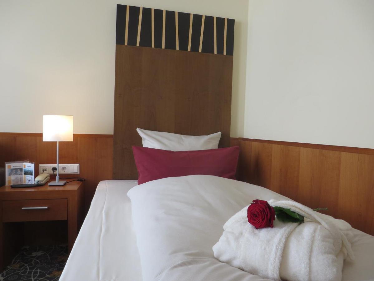 Ringhotel Bundschu Бад Мергентхайм Екстериор снимка