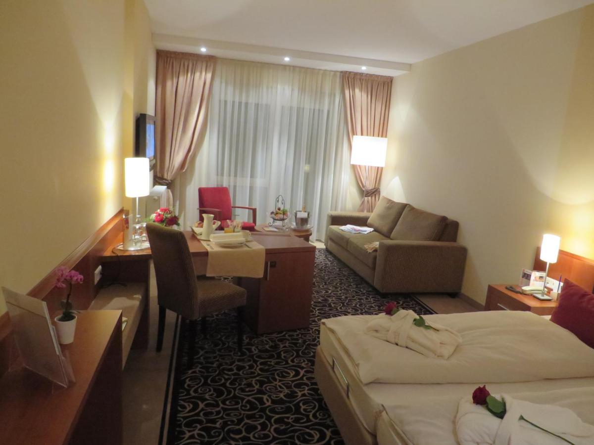 Ringhotel Bundschu Бад Мергентхайм Екстериор снимка